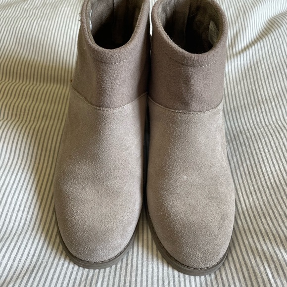 Toms Lacy Booties - Picture 3 of 4